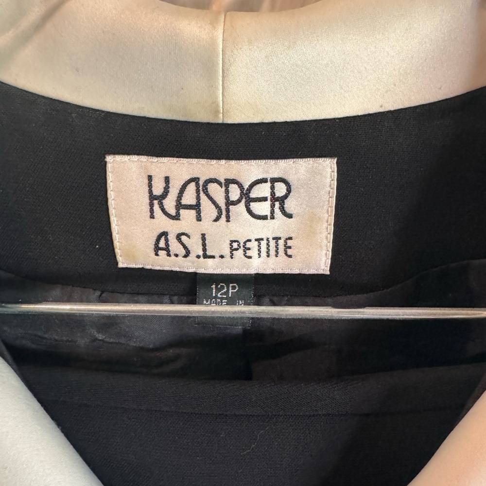 Beautiful black & white Kasper suit - Picture 2 of 6